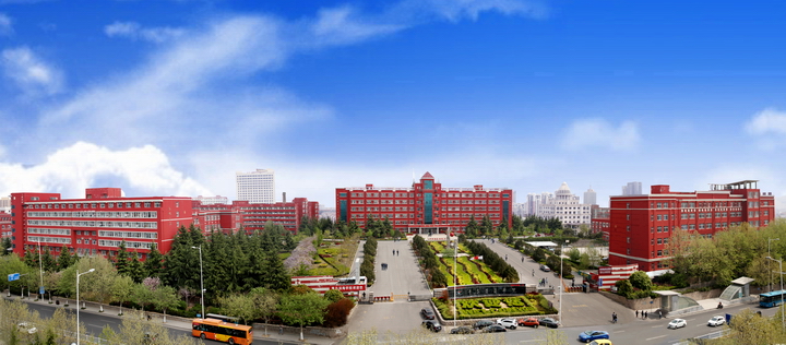 青岛滨海学院主校门.jpg